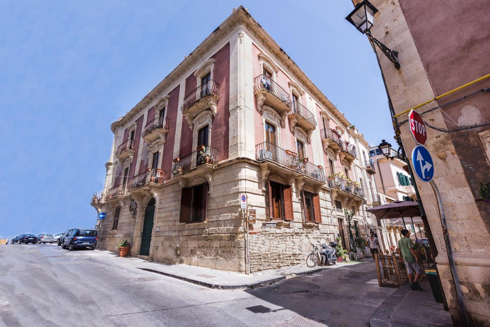 Palazzo Bozzanca Apartments By Wonderful Italy Syracuse Exterior photo